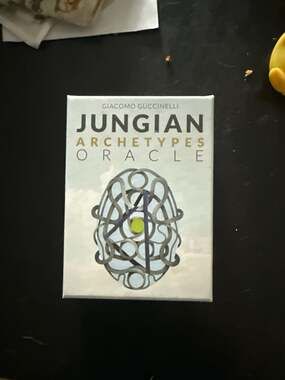 Jungian Archetypes Oracle: Guccinelli, Giacomo: 9780738777863: : Books